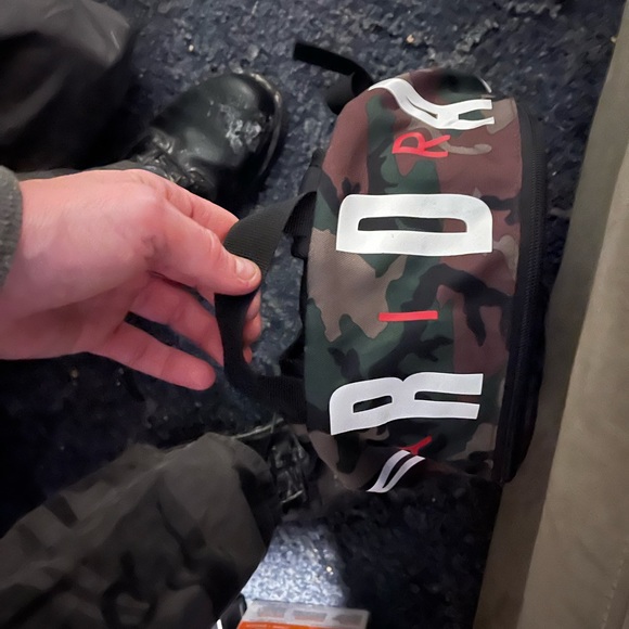 Jordan carrying bag with two belt bags - Picture 3 of 4